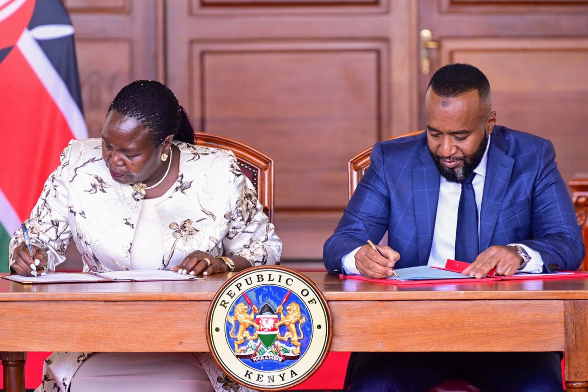 MEMD_Uganda's tweet image. Hon. @NankabirwaRS joins @KagutaMuseveni's official delegation to Kenya! Signed MOU on mining cooperation, aiming to leverage Africa's resources & rationalize economies for development #UgandaKenya #AfricanDevelopment #MiningCooperation"
@UgandaChamber