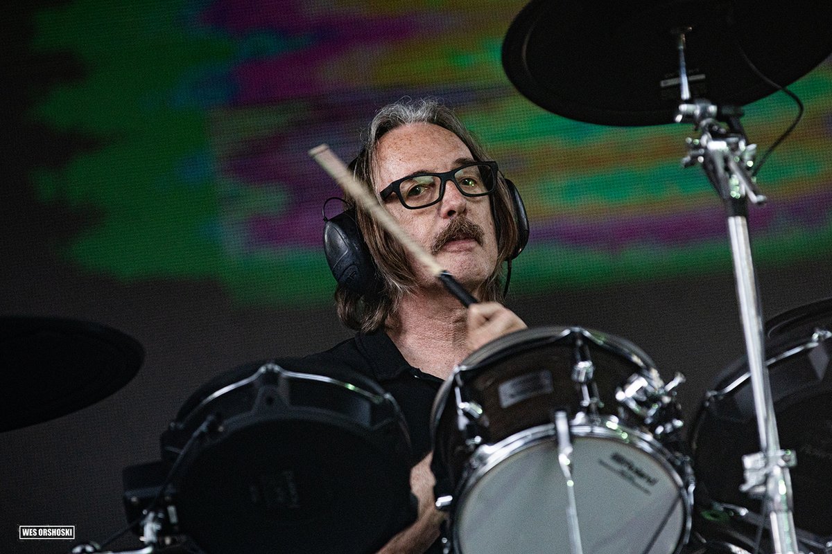 MAGNETMagazine's tweet image. Happy 70th birthday @butchvig (@garbage, @Nirvana, @thesonicyouth, @SmashingPumpkin, @againstme). Get smart. Photo for MAGNET by @wesorshoski. Read our #FiveQuestions with #ButchVig and #ShirleyManson: magnetmagazine.com/2012/05/14/fiv…