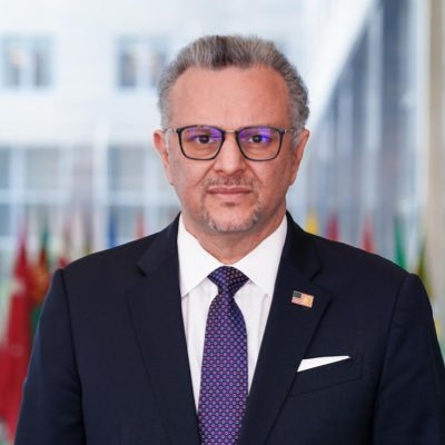 كبير مستشاري ترامب زار كل دول شمال إفريقيا ثم ذهب إلى فرنسا بدلا من المغرب ... هو يعلم جيدا ان القرار المغربي يؤخذ في #باريس