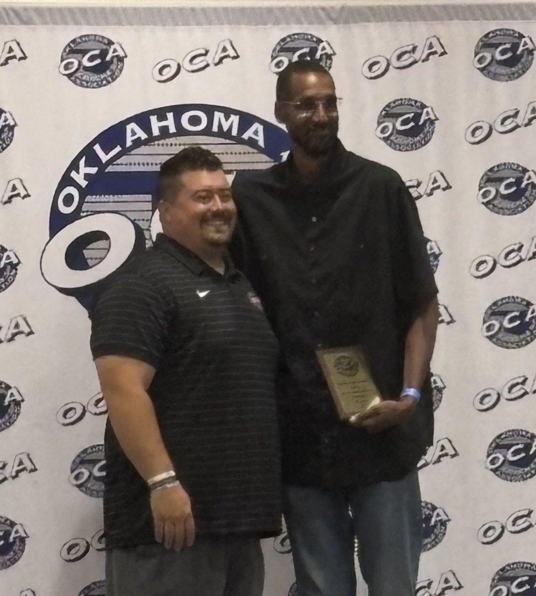 LadyTitans_BB's tweet photo. Huge congratulations to Coach Banks on receiving the Region 8 Assistant Coach of the Year award. A truly inspiring tribute to his unwavering dedication and unrelenting passion for our program. https://t.co/6tsFOQP4zs