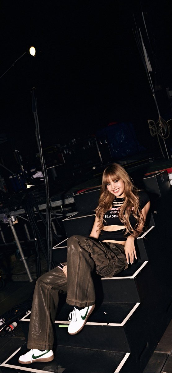 spinorbinmusic's tweet photo. Lisa stuns with her breathtaking visuals in newly shared photos — pure elegance and superstar energy 💫📸👑 #LISA #BLACKPINK #VisualQueen https://t.co/XiUvg5W9ut
