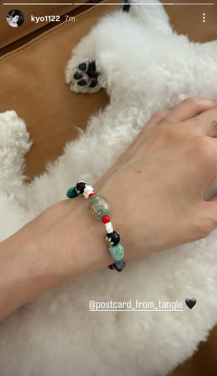 #SongHyeKyo IGs update! Kyo received a bracelet and Ruby received a cute necklace as a gift. 

Kyo says: "Thank you for the necklace, auntie." 

My cuties 🥹