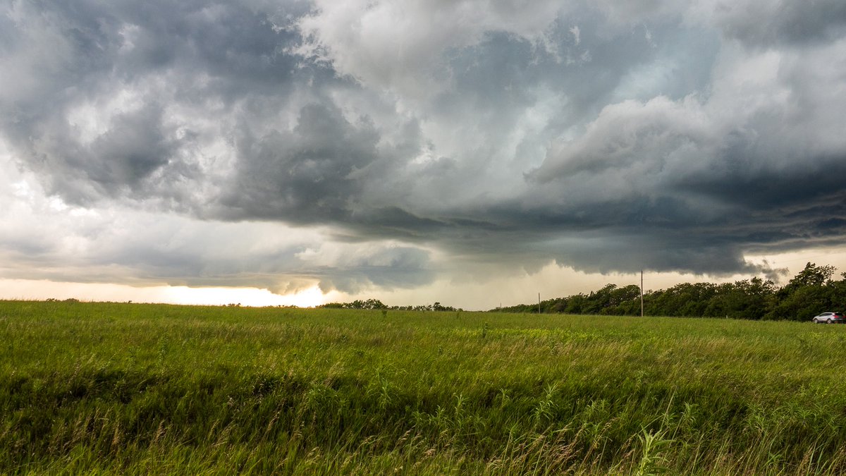 DayTrippinMike's tweet photo. Some photos from tonights adventure!
#KSWX. #NewtonKS #Stroms https://t.co/QmqXgHVhPI