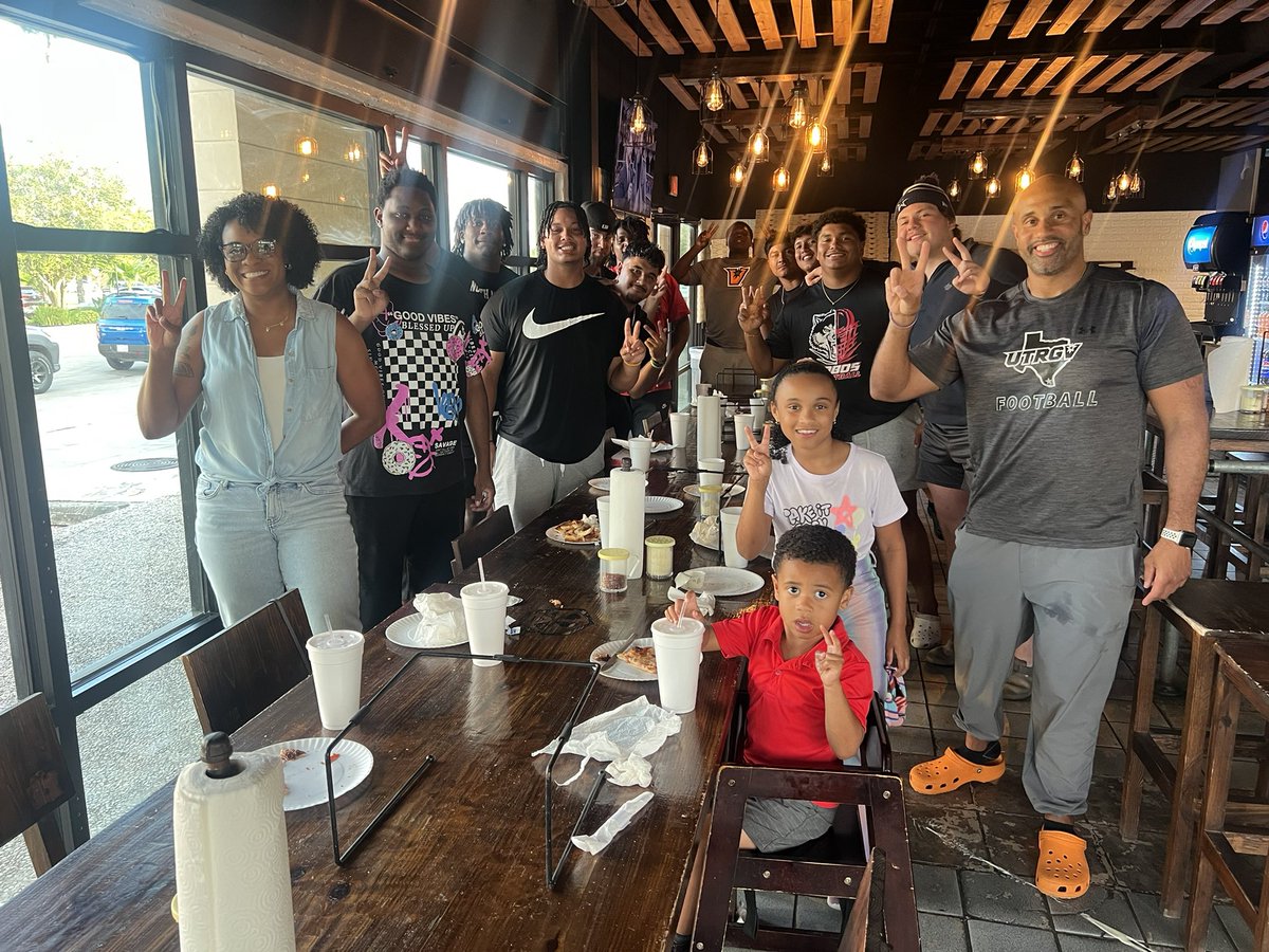 A family affair. Trench Dawgs are fueled up to have a great Fall Camp tomorrow. We got something to prove #provethemwrong