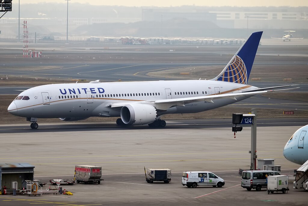 AvSourceNews's tweet photo. A United Airlines B787-8 departing for Munich made an emergency return to Washington Dulles (IAD) after experiencing an engine failure after takeoff on 25 July.

https://t.co/QKls4mH5dz

#UnitedAirlines #Washington #WashingtonDulles https://t.co/ZWMtdMGlWn