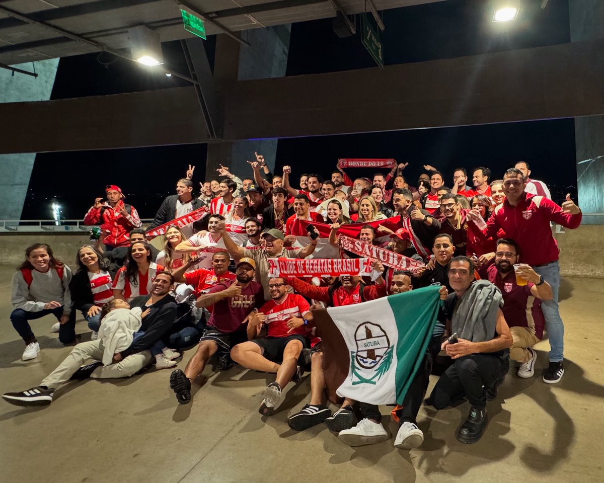 CRBoficial's tweet photo. 🔴⚪️ VOCÊS SÃO GIGANTES!

A torcida que atravessa distâncias, que canta alto mesmo longe de casa. Obrigado a cada regatiano que esteve em BH e fez questão de apoiar o Galo de Campina de perto. 💪🏽🏴󠁧󠁢󠁥󠁮󠁧󠁿

Somos fortes porque temos uma torcida que acredita sempre. Agora é no nosso caldeirão, com a nossa Nação Regatiana!