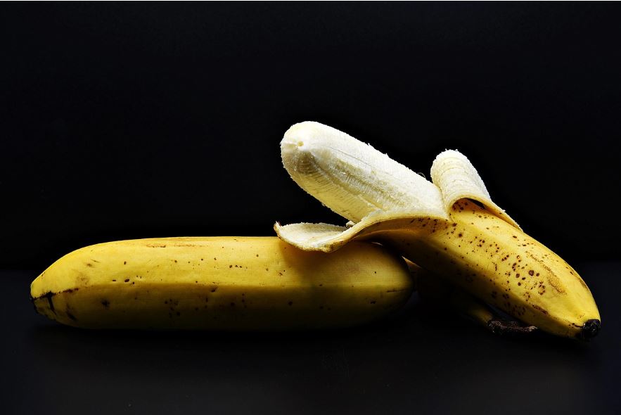 Bananas: The healthy all-rounder! 🍌

Bananas provide quick energy through natural sugar, are rich in potassium for a healthy heart and strong muscles, and contain fiber that aids digestion. Vitamin B6 supports mood, while vitamin C strengthens the immune system.

Perfect as a