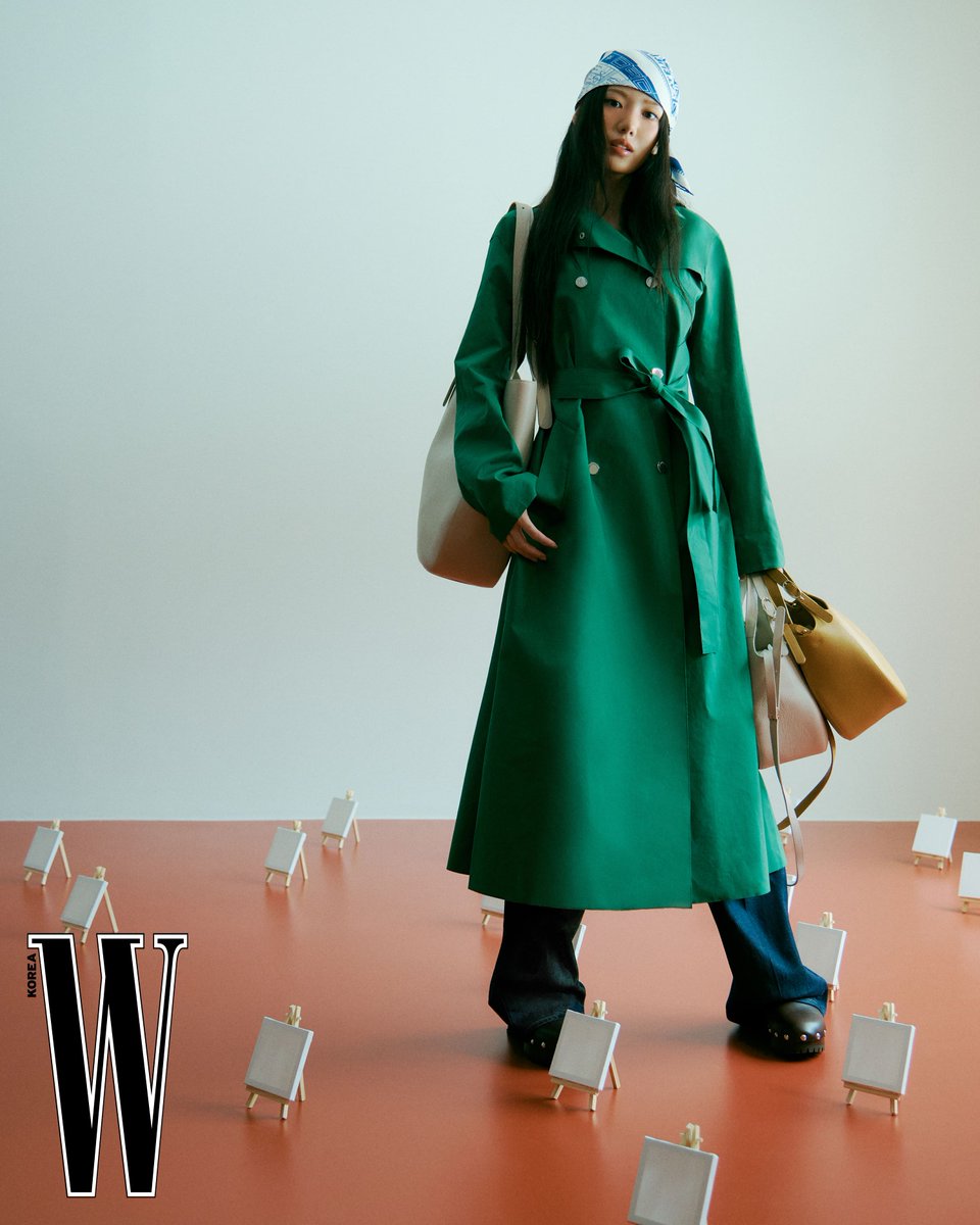 ejenend's tweet image. 더블유 화보 속 롱샴 가방 봤다가 키키 얼굴 봤다가..
둘 다 예쁘면 어쩌란 말인가;; 😂

#광고 #롱샴 #Longchamp #롱샴가방 #롱샴르플로네 #롱샴르로조 #키키 #kiiikiii #수이 #하음 #키야 #이솔 #지유 #키키패션 #키키가방