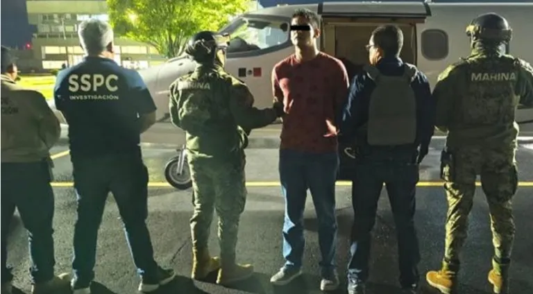 🚨Novedades del Oficial de Cuartel🚨

<a href="/GN_MEXICO_/">Guardia Nacional</a> y <a href="/Defensamx1/">@Defensamx</a> atoran a Ángel Javier "El Caiser", compadre y amigos de los mañosos de "La Barredora", señalado por participar en menos 10 homicidios.💥

<a href="/Eco1_LVM/">Eco_1_LVM</a> <a href="/Libro_negro_/">Libro Negro</a> <a href="/GNocturnaMX/">Guardia Nocturna</a> <a href="/aic_07/">Ivan</a> <a href="/natsecboogie/">Pernicious Propaganda</a> <a href="/GhalebKrame/">Ghaleb Krame, Ph.D.</a>