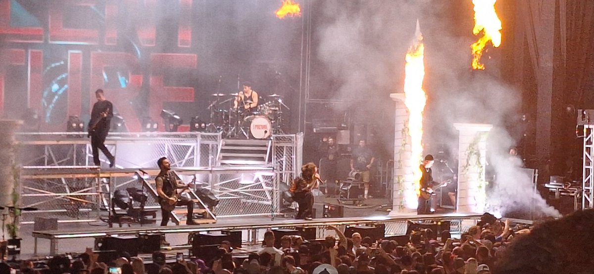 juankillakast's tweet photo. Summer of Loud 25' The Devil Wears Prada, Beartooth, I Prevail, and Parkway Drive. https://t.co/Y6KJcBWJQo