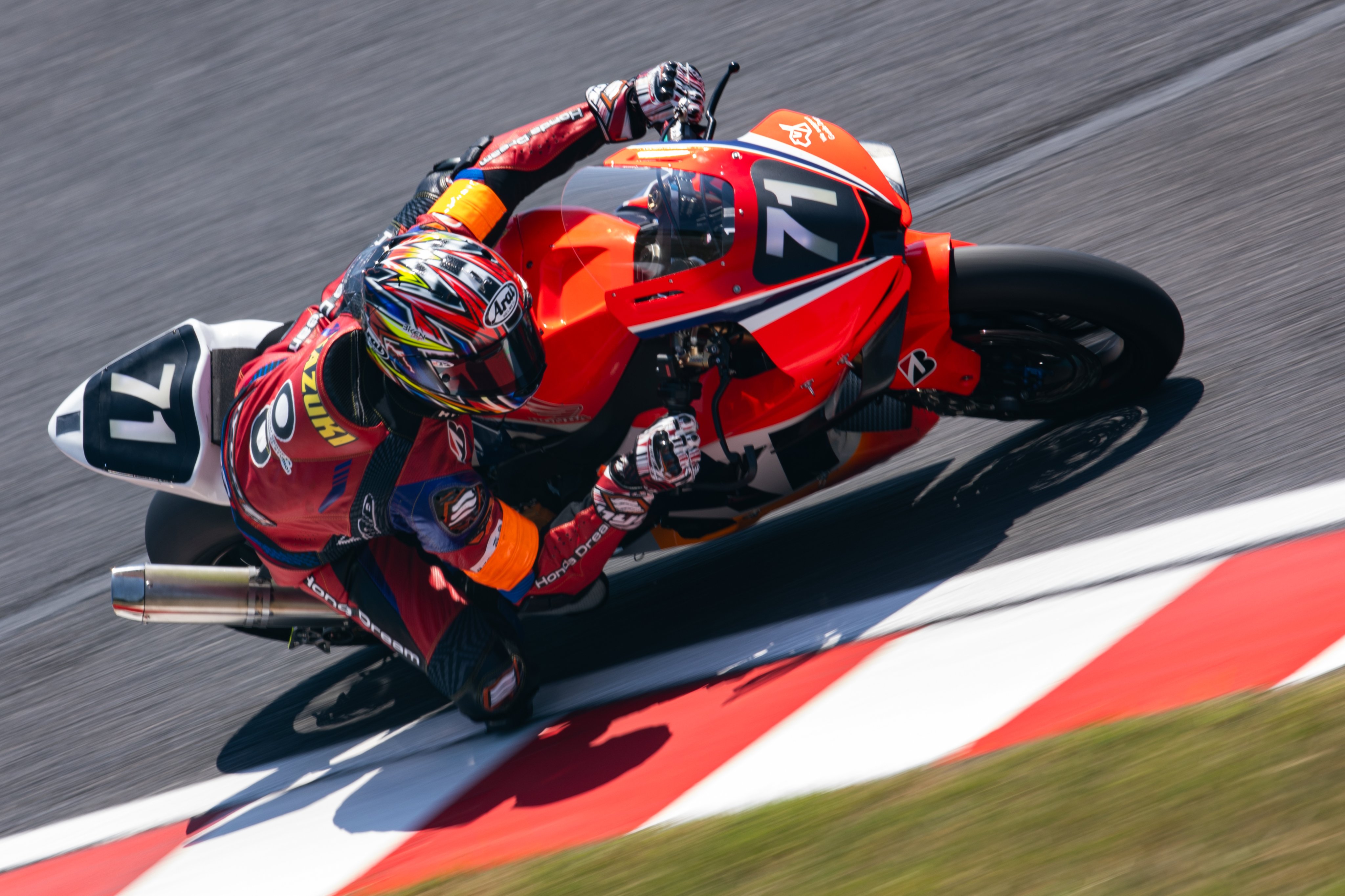 ウルトラマンパワード桜井ホンダ　鈴鹿8耐　デモンストレーション時使用ヘルメット GC8-Vr4 478/555 on X: 