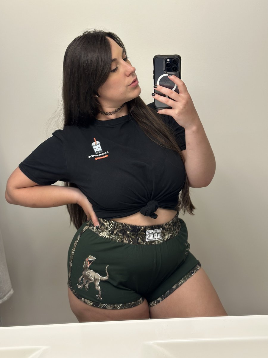 Less than 24hrs till my birthday! 🎉 

and tonight I’ll be trying out Peak the first time with some friendos! Should be a super fun and exciting night!

✨ live now
twitch.tv/slaywithbrandy