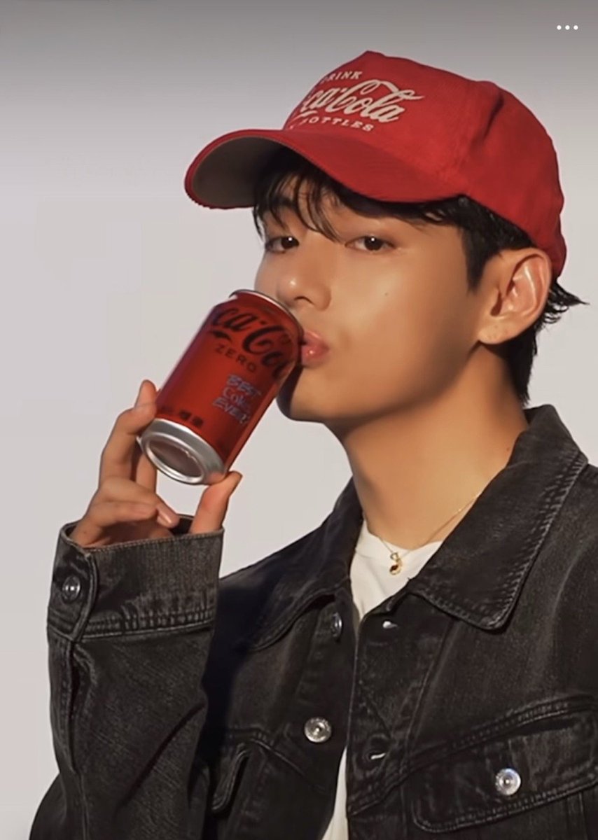 Friends_THV_'s tweet photo. TAEHYUNG COCA COLA AMBASSADOR
KIM TAEHYUNG X COKE ZERO
#TaehyungxCocaCola
#VxCocaCola https://t.co/6zYywkMuYt