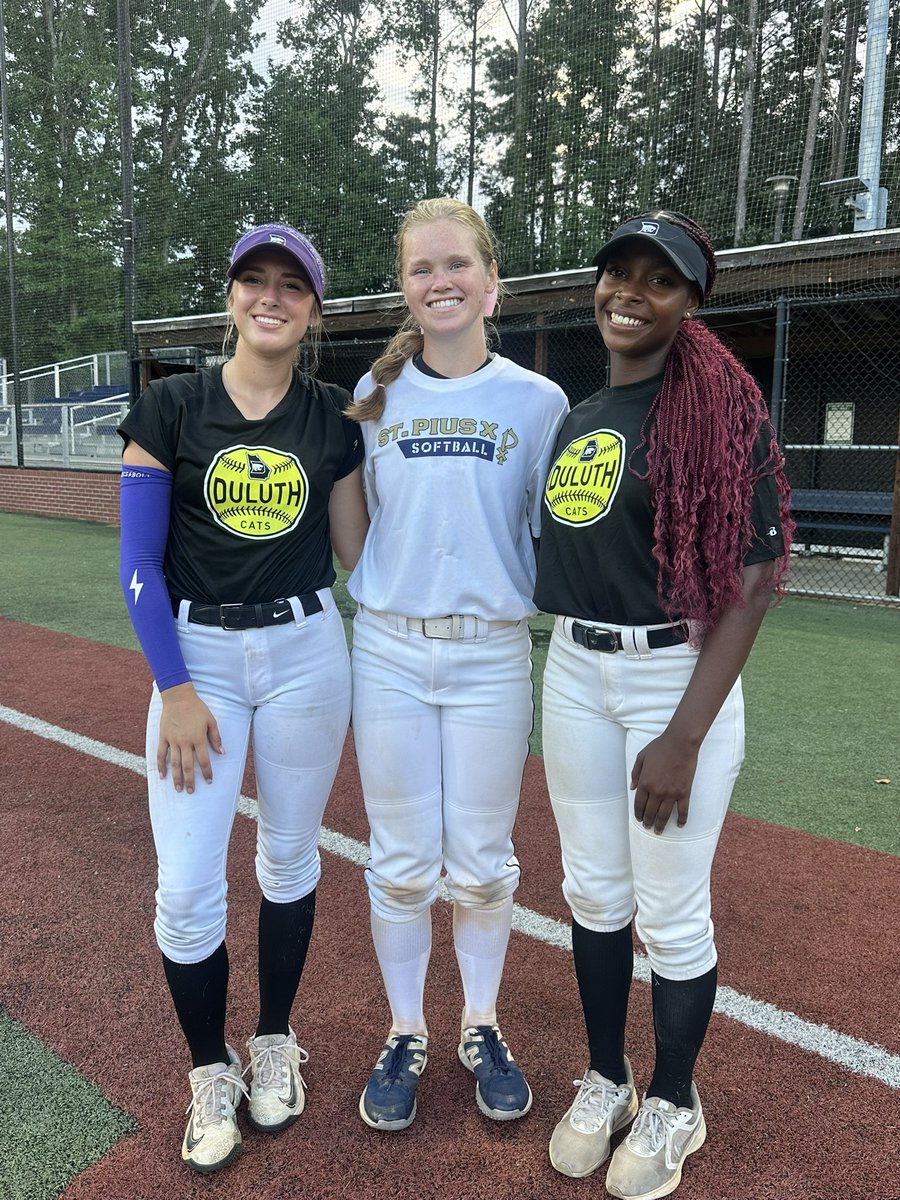 It’s that time of year. IG girls competing in school ball. <a href="/KaylieZirger/">Kaylie Zirger</a> <a href="/15MaggieMaloney/">Maggie Maloney</a> <a href="/SaniyaSimmons22/">Saniya Simmons</a> having some fun tonight 
<a href="/SPX_Softball/">St. Pius X Softball</a> <a href="/DuluthSoftball/">Duluth Softball</a>