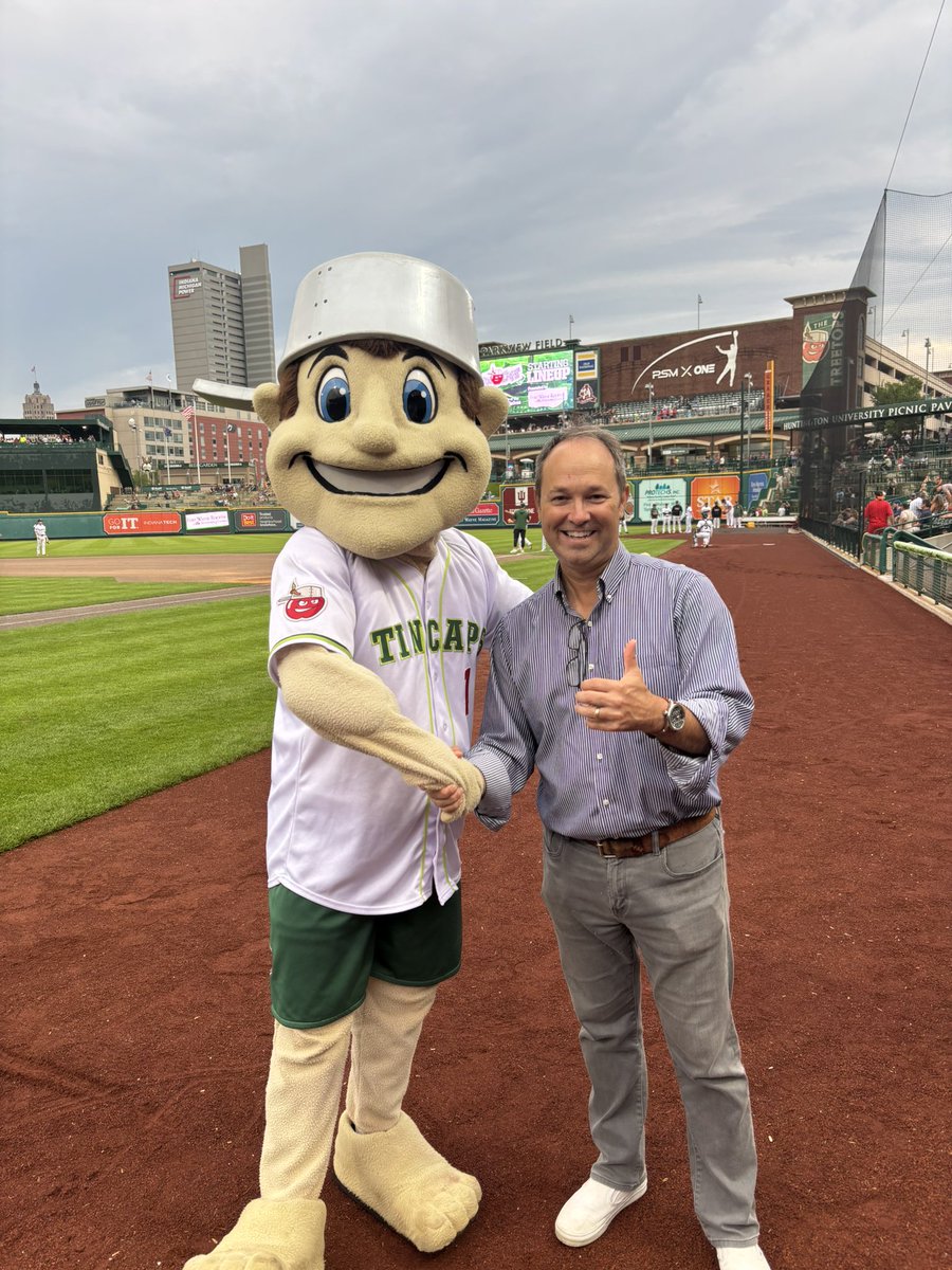 RepStutzman's tweet image. After a short rain delay thanks to the hard work of the @FW_GroundsCrew, I had the opportunity to hop on @ParkviewField to meet Johnny Tincap and the folks that make @TinCaps baseball the best team in the @MiLB! #CapsOn 🍎