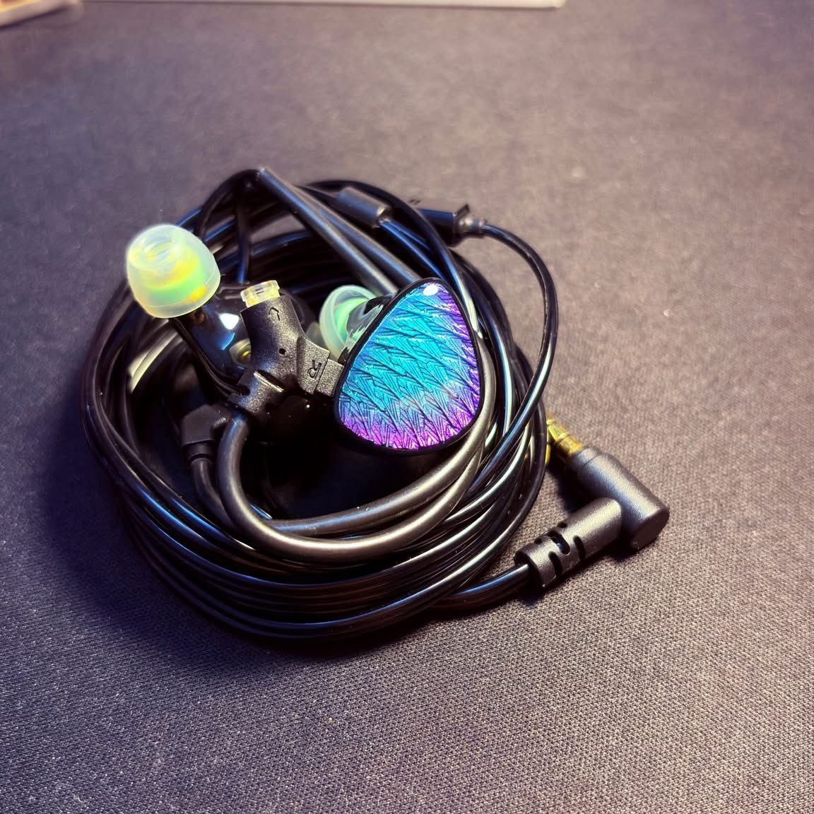 celestaudioLSR's tweet image. 楽器の分離感と定位は実際とても優れています。安価なモデルではこの点が弱く、特に情報量の多い曲では音がぼやけたり混雑したように感じられることが多いですが、このIEMはその点を非常によく処理してくれます。正直、驚くほどです。
レビュー提供： JoshBiv1
全文はこちら：
head-fi.org/.../kinera-cel…