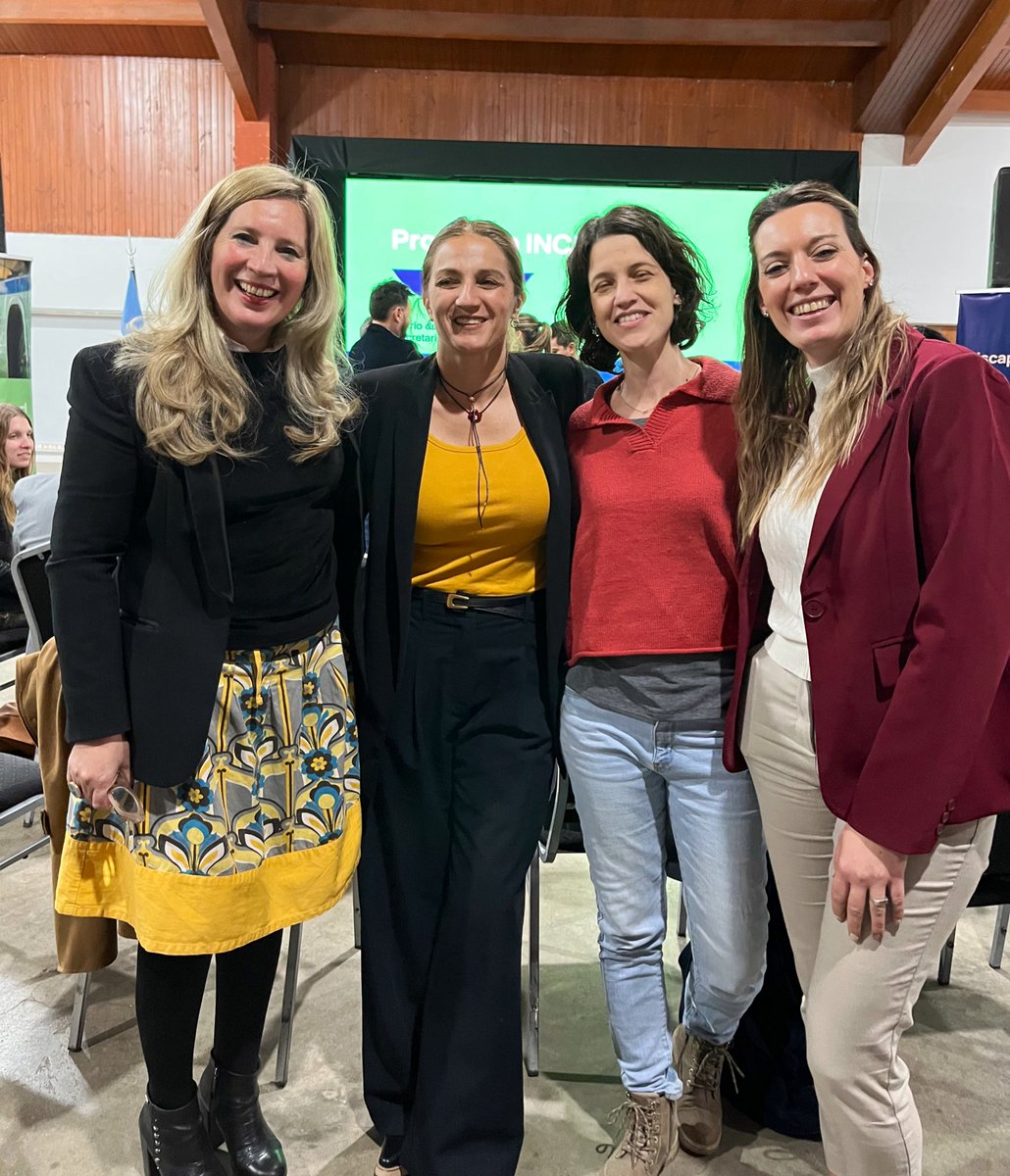 NataliaFenizi's tweet image. [ACCESO UNIVERSAL]

☀️Acompañamos a la Ministra @julietacorroza a la Secretaria @milyabojer y al equipo de la Subsecretaría de Discapacidad @ggig74 en la entrega de #menciones 
☀️Celebramos las permanentes acciones positivas para asegurar una correcta inserción  laboral