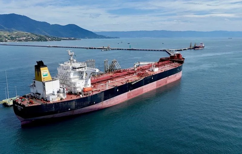 🇺🇸🇧🇷 BRAZIL OIL SHIPMENTS TO U.S. BACK ON - TANKERS UNPAUSED AFTER TARIFF DODGE

Trump slapped Brazil with a 50% tariff - but spared oil at the last second. 

The result: Tankers are back in motion.

Brazil's top export to the U.S. had stalled for weeks as shippers waited to see