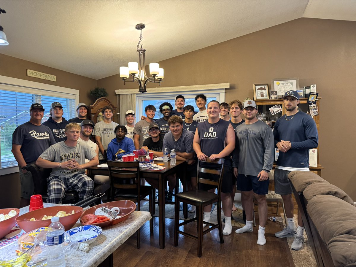 Had a great “O Show” dinner with all the guys! Super stoked for fall camp with these guys in 1 week! #GoHawks <a href="/BlueHawkFB/">Dickinson State Football</a>