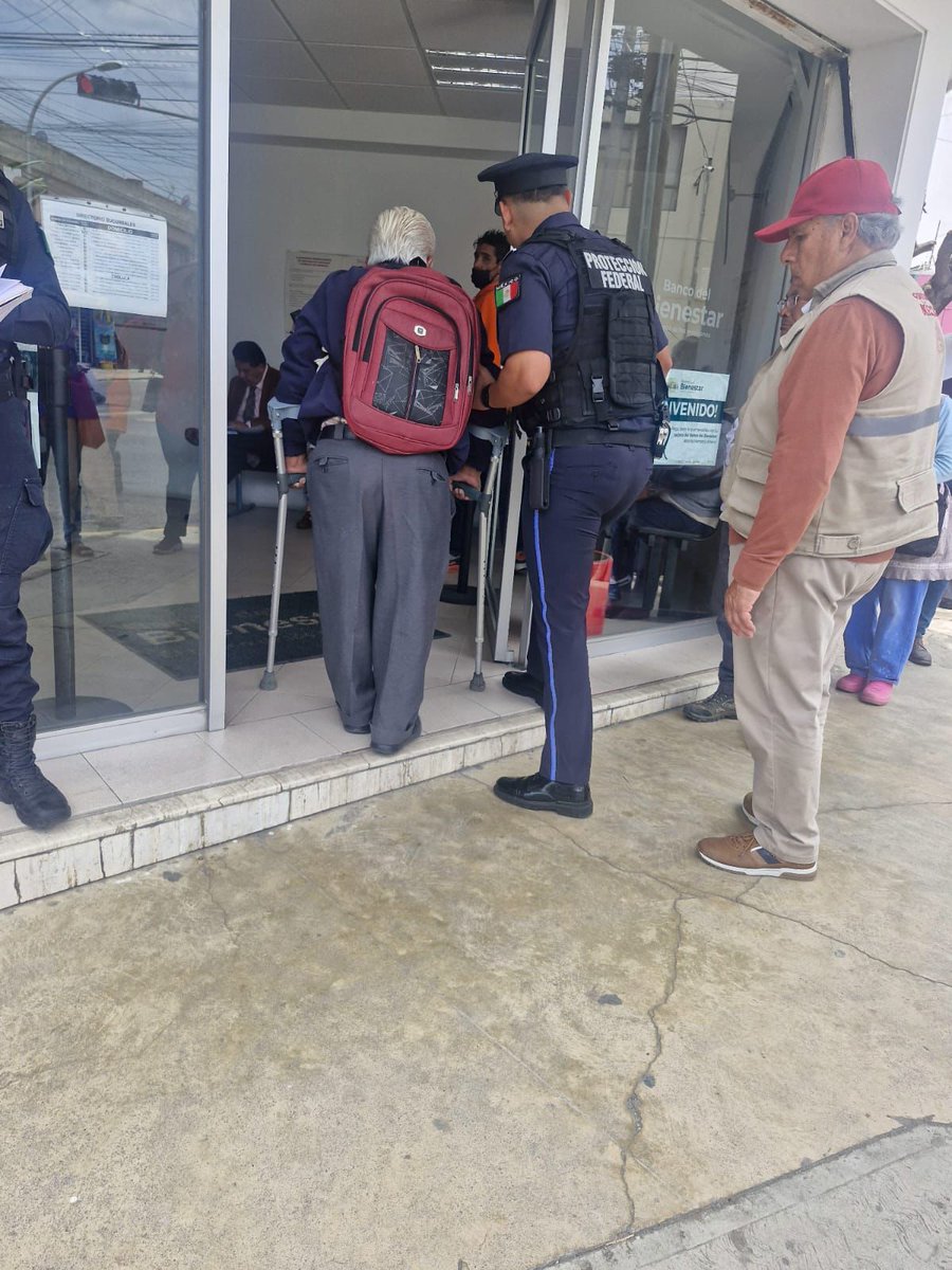 👮🏽‍♂️👮🏽‍♀️La seguridad se fortalece cuando hay cercanía. 👮🏽‍♀️👮🏽‍♂️
☝🏽 Servir es escuchar, comprender y estar presentes. 🚔
#ProtectoresdelaNación #MásCercaMásSeguros