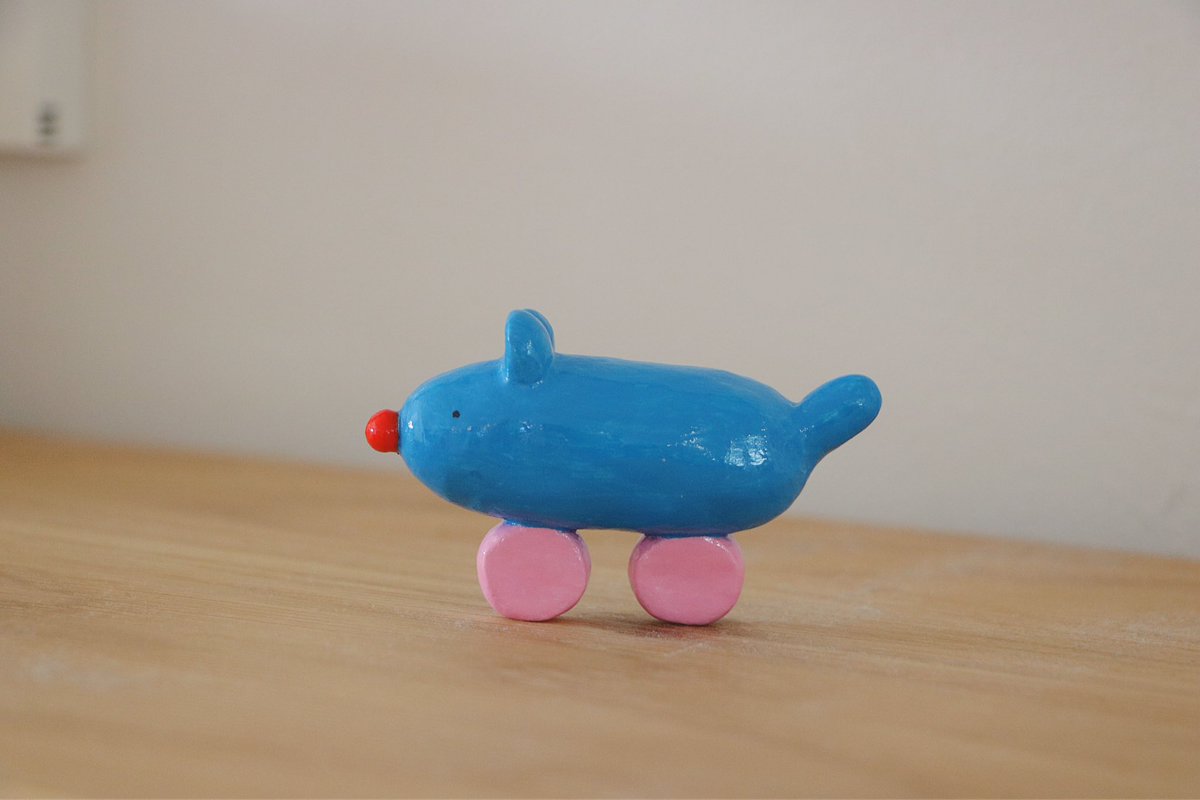 peanuts0141ne's tweet image. かなえさん（@d_nuts_note ）作のくるまいぬ、我が家に居ます🥹💞
そこに居てくれるだけでとっっても癒される…🌿🌿🌿この手作りのぬくもりと可愛さ伝わってほしい！
他のグッズも可愛いんです〜！！（ネット販売終了してしまってますが💦）