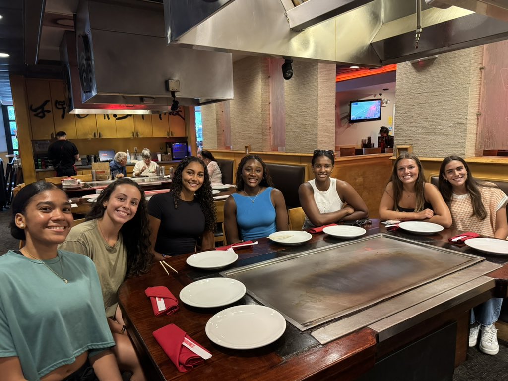 First team dinner with our new faces 🫶