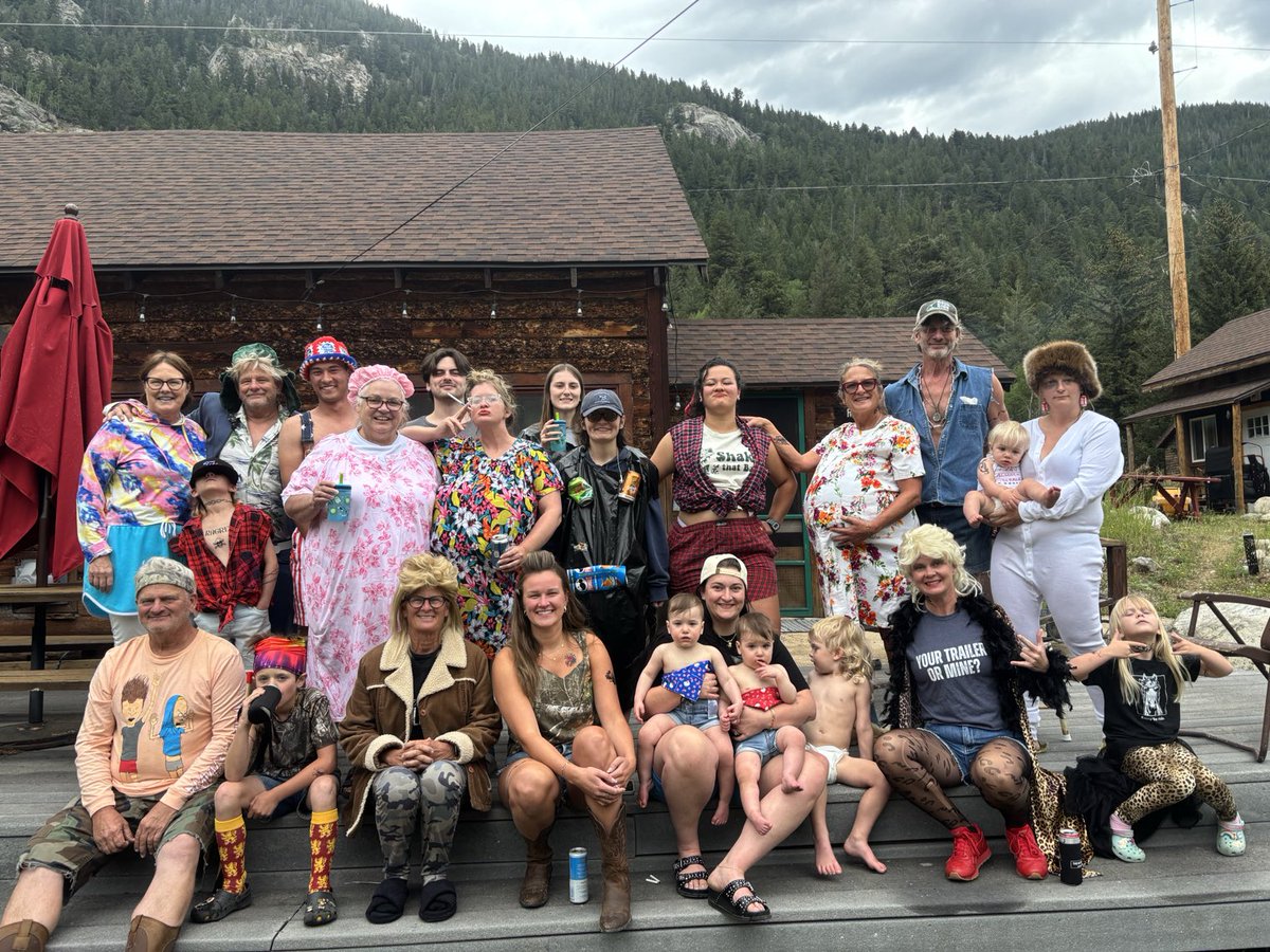 selfiebob1's tweet image. Burton Bash