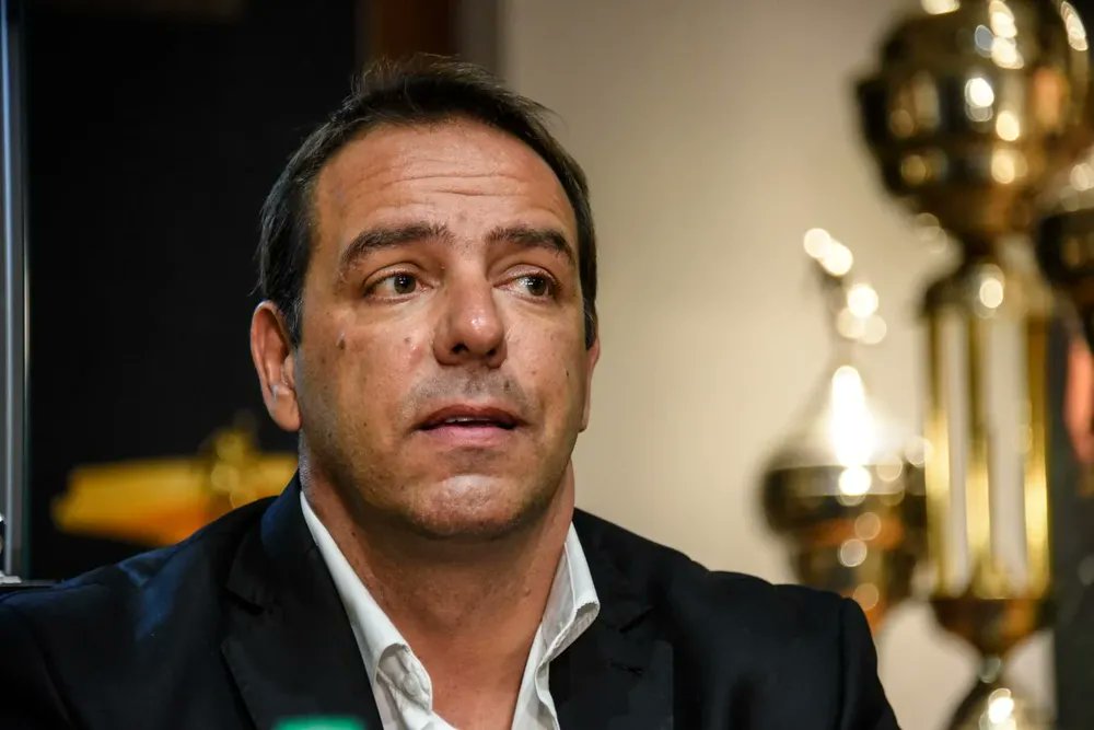 FutbAlMaximo_'s tweet photo. 👋 ¡Buenas noches!
🫡 Bienvenidos a la #EdicionCentral de 𝗛𝗢𝗥𝗔 𝟮𝟱 que va por @Oriental770 hasta la medianoche
🎙️ El arranque es para el presidente de Peñarol, Ignacio Ruglio.
📻 770 AM
💻 https://t.co/X3g5MZVsQa https://t.co/7JIdNZbhFk