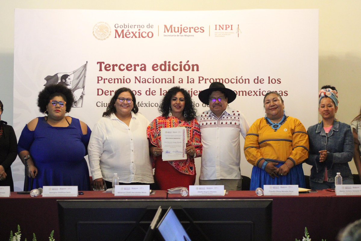 Adelfo Regino Montes (@deelayuuk) on Twitter photo “Premio Nacional a la Promoción de los Derechos de las Mujeres Afromexicanas”
Por encargo de la Presidenta <a href="/Claudiashein/">Claudia Sheinbaum Pardo</a> damos un justo y digno reconocimiento a 10 mujeres afromexicanas de Guerrero, Oaxaca y Veracruz, por toda su historia de lucha, resistencia y compromiso con “Premio Nacional a la Promoción de los Derechos de las Mujeres Afromexicanas”
Por encargo de la Presidenta <a href="/Claudiashein/">Claudia Sheinbaum Pardo</a> damos un justo y digno reconocimiento a 10 mujeres afromexicanas de Guerrero, Oaxaca y Veracruz, por toda su historia de lucha, resistencia y compromiso con