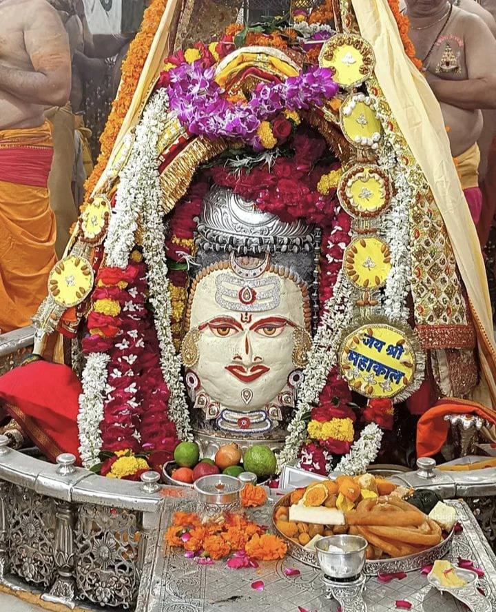 सबसे बड़ा तोहफा जो आप दूसरों को दे सकतें हैं वह निस्वार्थ प्रेम और उन्हें स्वीकारना है।
    सफल लोग हमेशा दूसरों की मदद के मौके खोजते रहते हैं, असफल लोग हमेशा यह पूछ्तें हैं की इसमें मेरे लिए क्या है?

जय श्री महाकाल ❤️🔱🚩🙏🏻
शुभ प्रभात 🌺😊