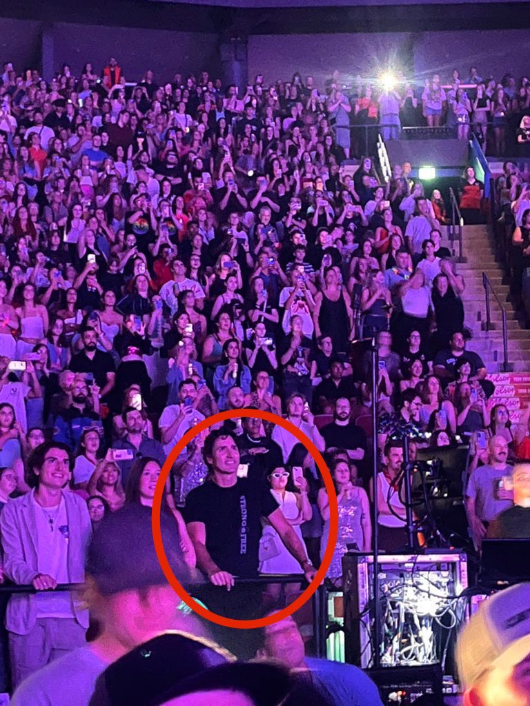 Who do you notice at Katy Perry’s  concert tonight?