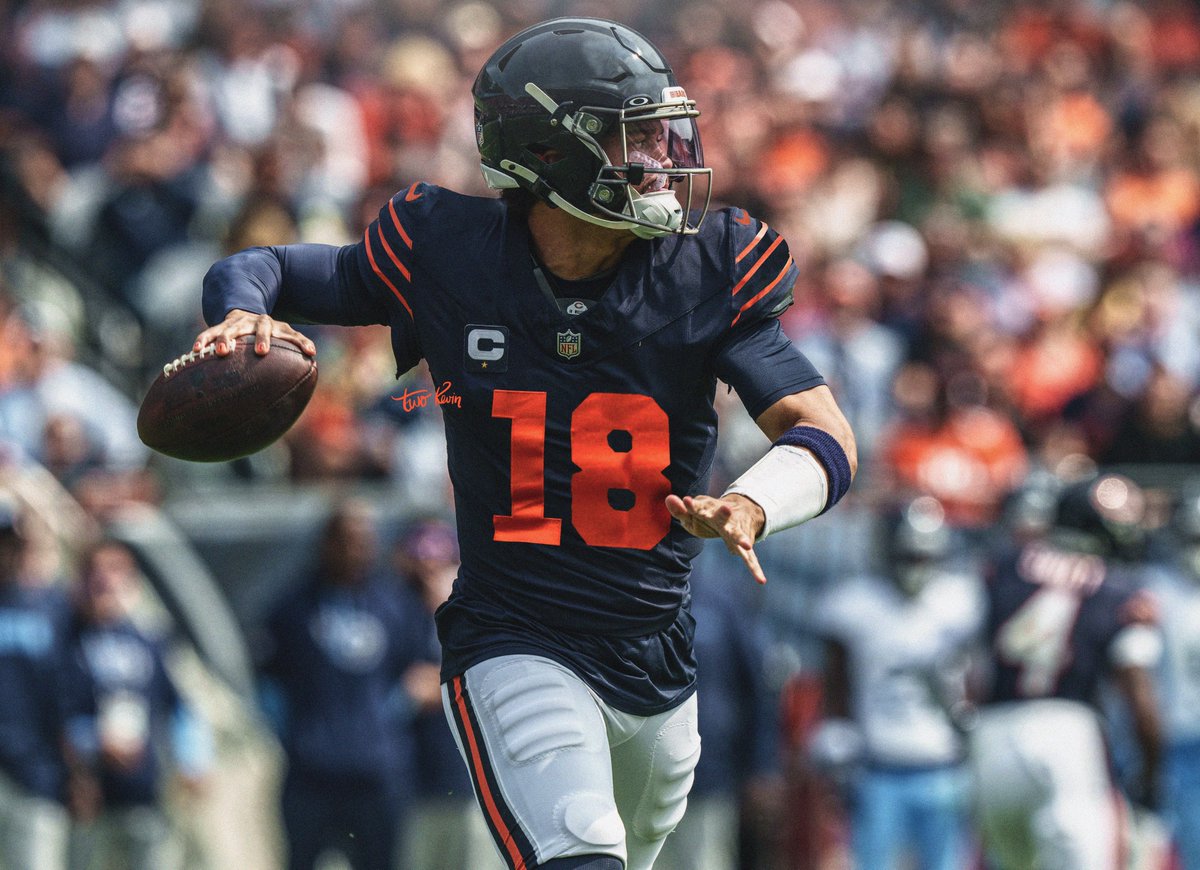 2KEVlN's tweet image. The Chicago #Bears need to bring back these alternate uniforms ASAP @CALEBcsw