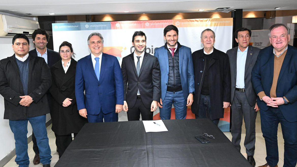 accastelloedu's tweet photo. Acompaño esta trascendental decisión de los Gobernadores, que con una mirada federal y pluralista, piensan lo mejor para nuestras provincias y para el país.

Con ideas que integran el trabajo, la producción y una economia fuerte para el país, los argentinos tenemos nuevas esperanzas.