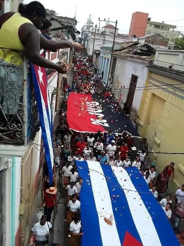 Santiago de Cuba jamás olvida a sus héroes y mártires, mucho menos a su hijo más querido, Frank País.
#CubaViveEnSuHistoria
