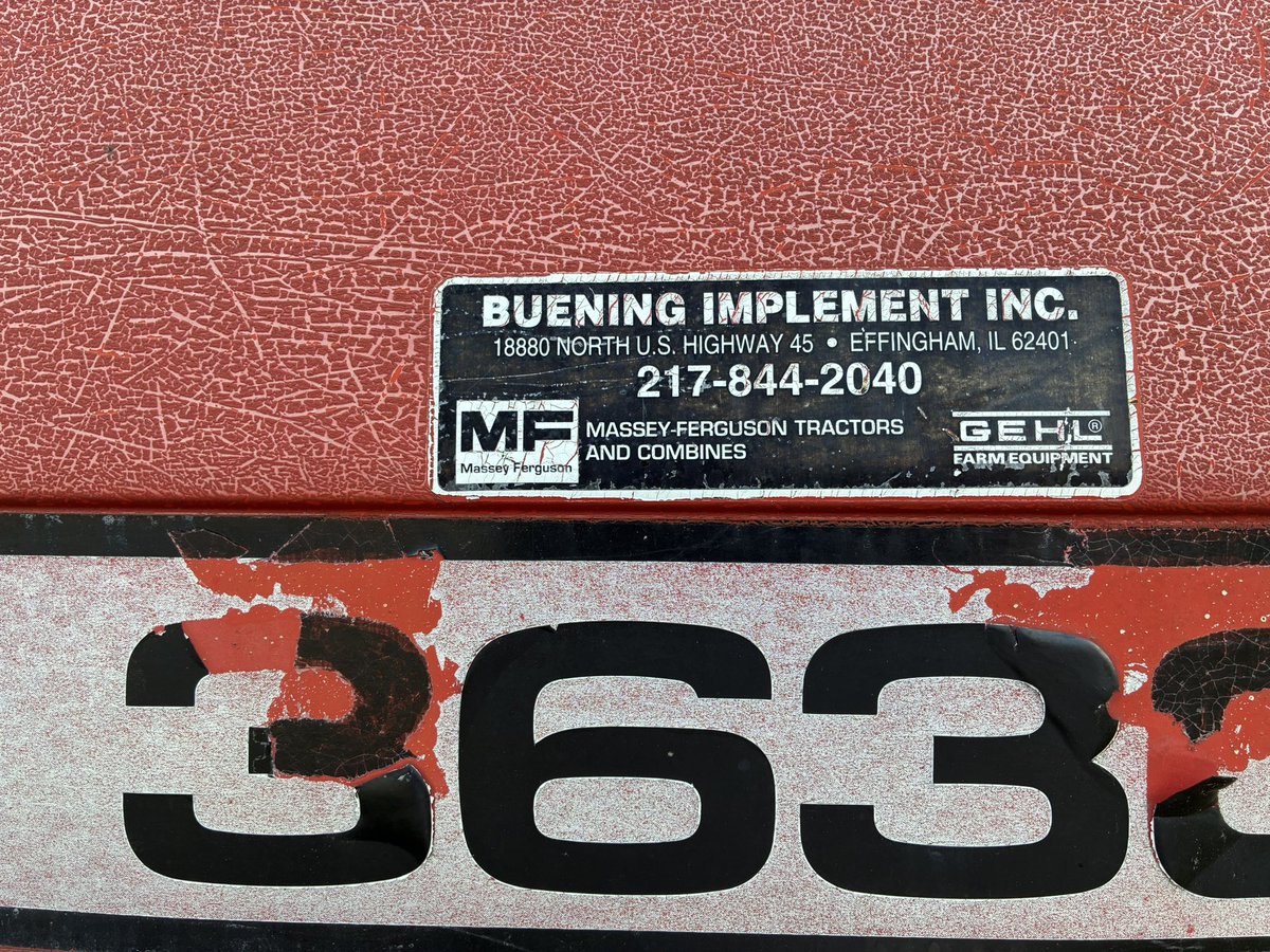 Cw2157's tweet photo. Picked up this a few weeks ago stretched the legs with a 926 moco. Went great. Must have been a Illinois highway machine asphalt chunks on the fenders https://t.co/fqWCFKkAFN