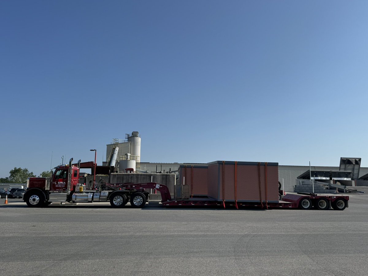 SheaConcrete's tweet photo. Our @PeterbiltMotors “Power Fleet” delivered value on this “Wide Load Wednesday” 👍 … Another beautiful @easiset 🇺🇸 … Teamwork makes the dream work #july2025 #precastconcrete #thesheaway #easiset #wideloadwednesday #peterbilt #madeintheusa🇺🇸 #teamworkmakesthedreamwork https://t.co/BByg2XlorW