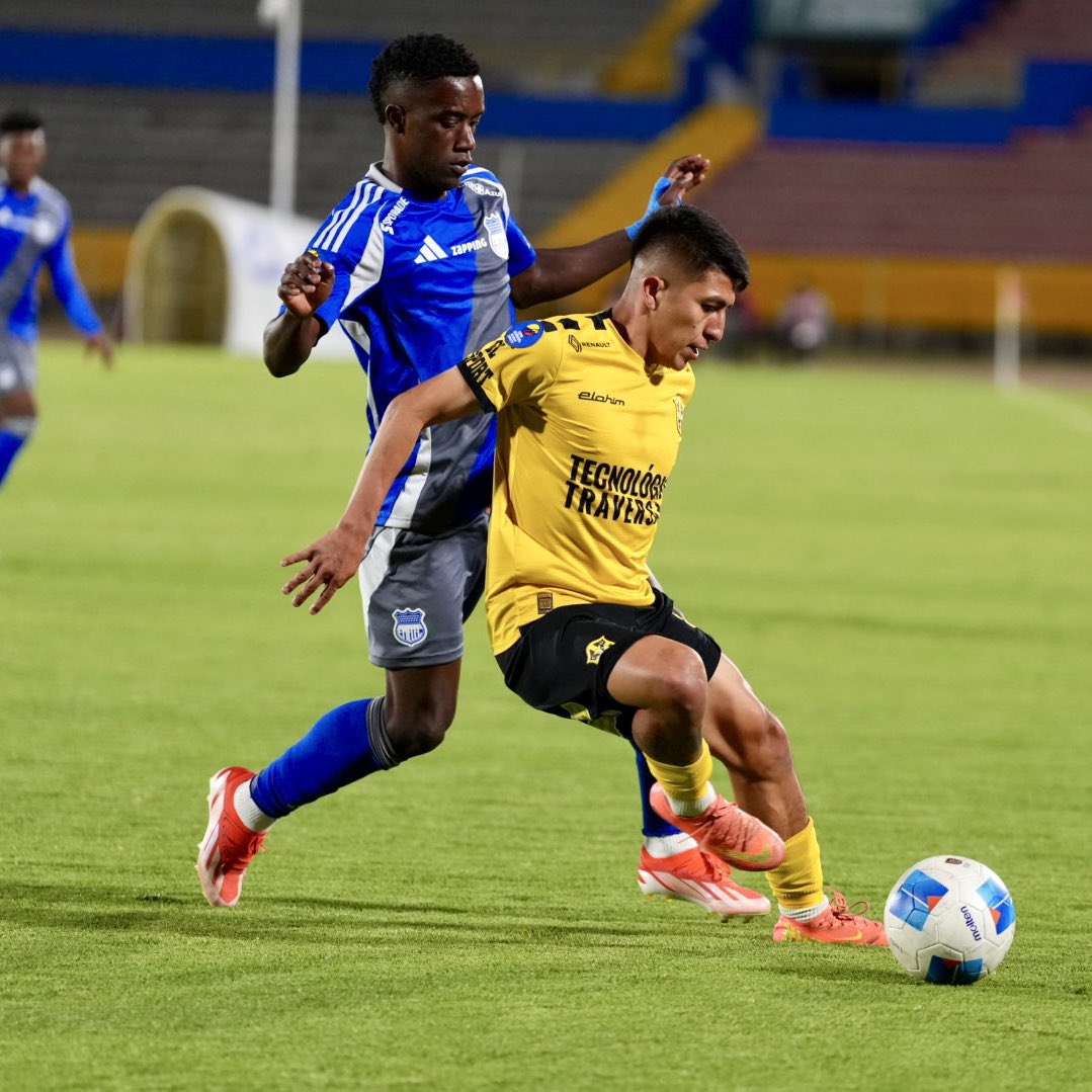 Radio Diblu (@radiodiblufm) on Twitter photo ⏩️⚡️ ¡EL BOMBILLO SUFRE PERO AVANZA DE RONDA!
Emelec venció 5-4 en la tanda de penales a Miguel Iturralde y clasificó a los octavos de final de la <a href="/CopaEcuador/">Copa Ecuador</a> 🏆🇪🇨
Los eléctricos esperan en la siguiente instancia al ganador entre Orense 🆚 Leones del Norte.
#DibluPorElMundo ⏩️⚡️ ¡EL BOMBILLO SUFRE PERO AVANZA DE RONDA!
Emelec venció 5-4 en la tanda de penales a Miguel Iturralde y clasificó a los octavos de final de la <a href="/CopaEcuador/">Copa Ecuador</a> 🏆🇪🇨
Los eléctricos esperan en la siguiente instancia al ganador entre Orense 🆚 Leones del Norte.
#DibluPorElMundo