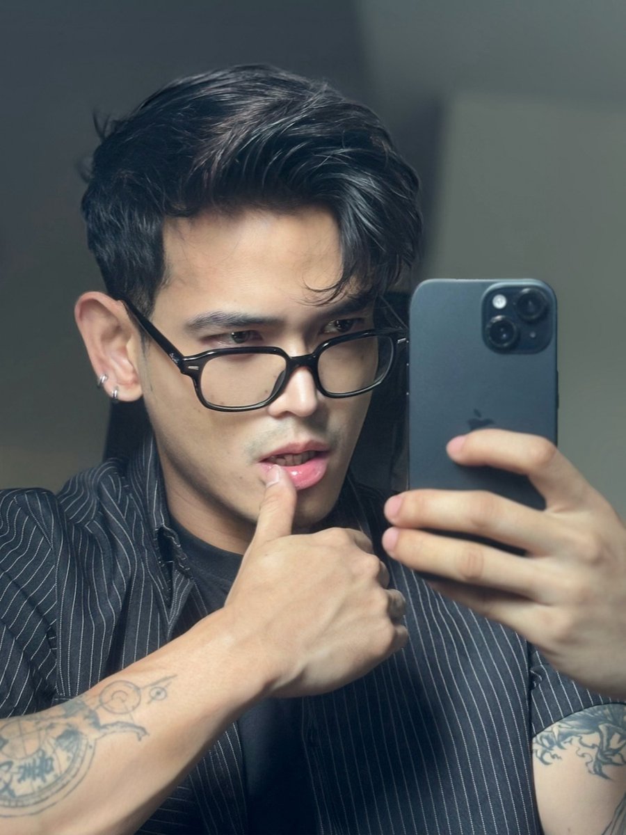 Ano daw yung glasses? Here yaaa go! And will always be in Raybans. #SparksCampS3