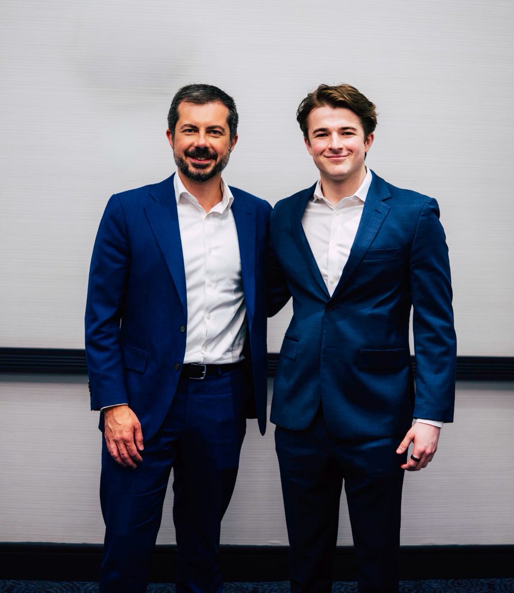 BREAKING 🅱️

Harry Sisson and Pete Buttigieg have TEAMED UP to take down MAGA.. 

👀