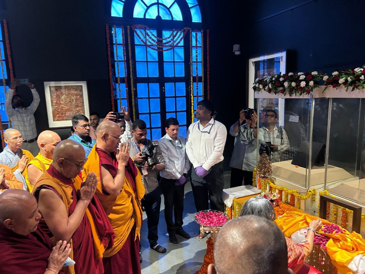 💎 India gets back Piprahwa Gems linked to Buddha relics back from Hong Kong after intervention from the Indian Govt. The gems are worth $100 million. 🤔😋