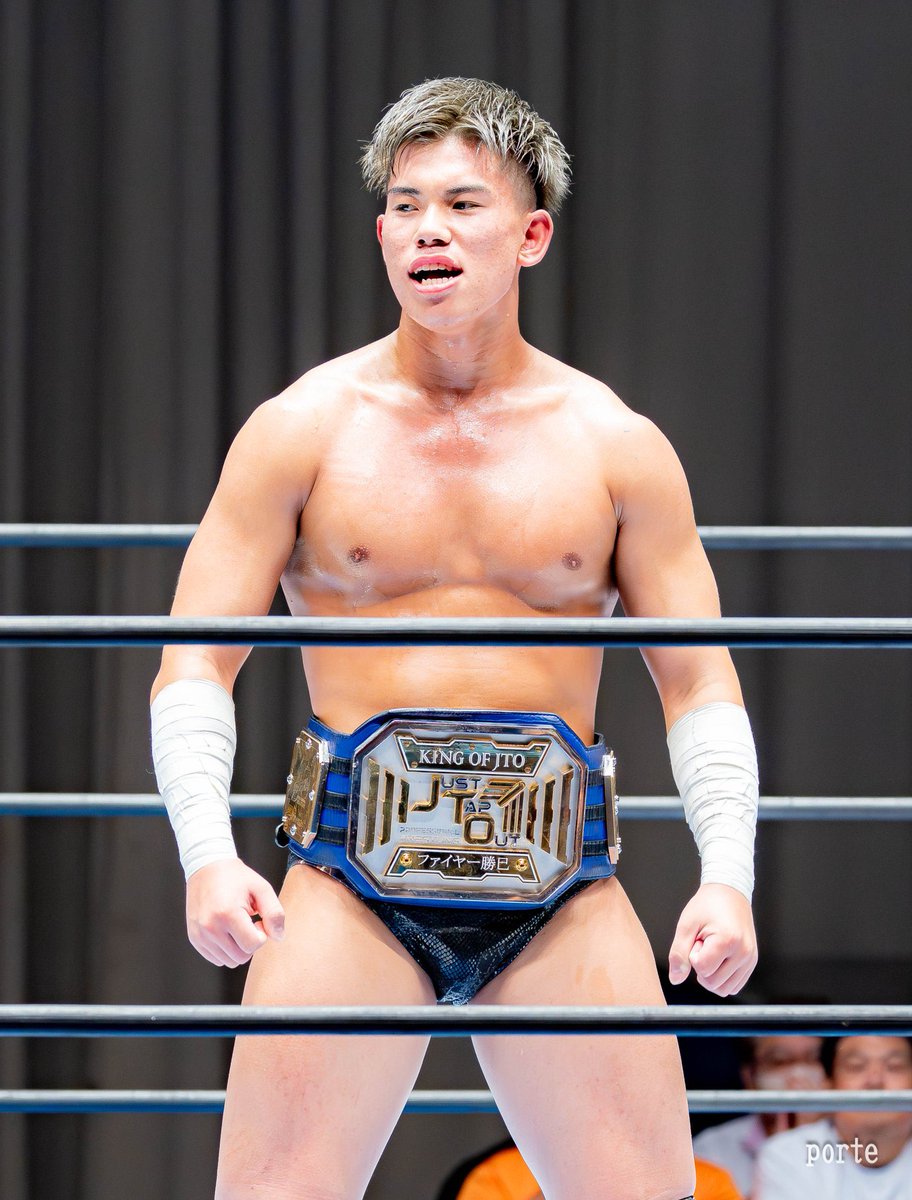 今日で7月が終わり。

この1ヶ月はとても濃かった。

1番はKINGのベルトを獲ったこと。

しかし、デビューして1年。
まだまだ自分の経験値は少ない。

自分の成長のためにも、もっとたくさん試合をして色んな選手と戦いたい！⚡️

#pw_jto #己に厳しく