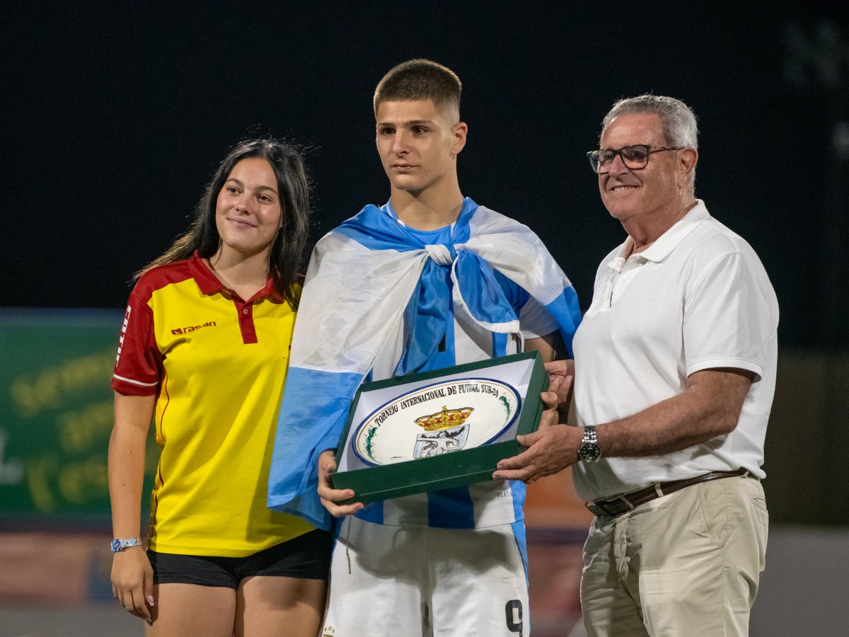 🏆 #COTIF Diego Placente fue distinguido como el mejor director técnico del certamen, mientras que Thomás De Martis como el mejor jugador.

¡Felicitaciones, campeones! 🔝