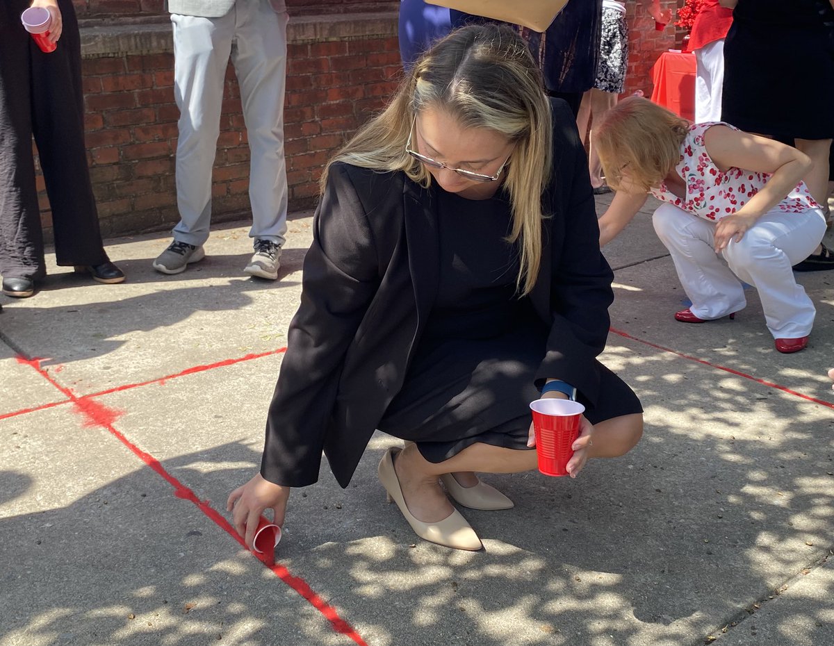 MontcoCourtNews's tweet image. #MontcoPa Assistant District Attorney Gabriella Glenning took part in raising awareness about human trafficking &amp;amp; honoring those who have fallen through the cracks in society by filling sidewalk cracks with red sand as part of #RedSandProject