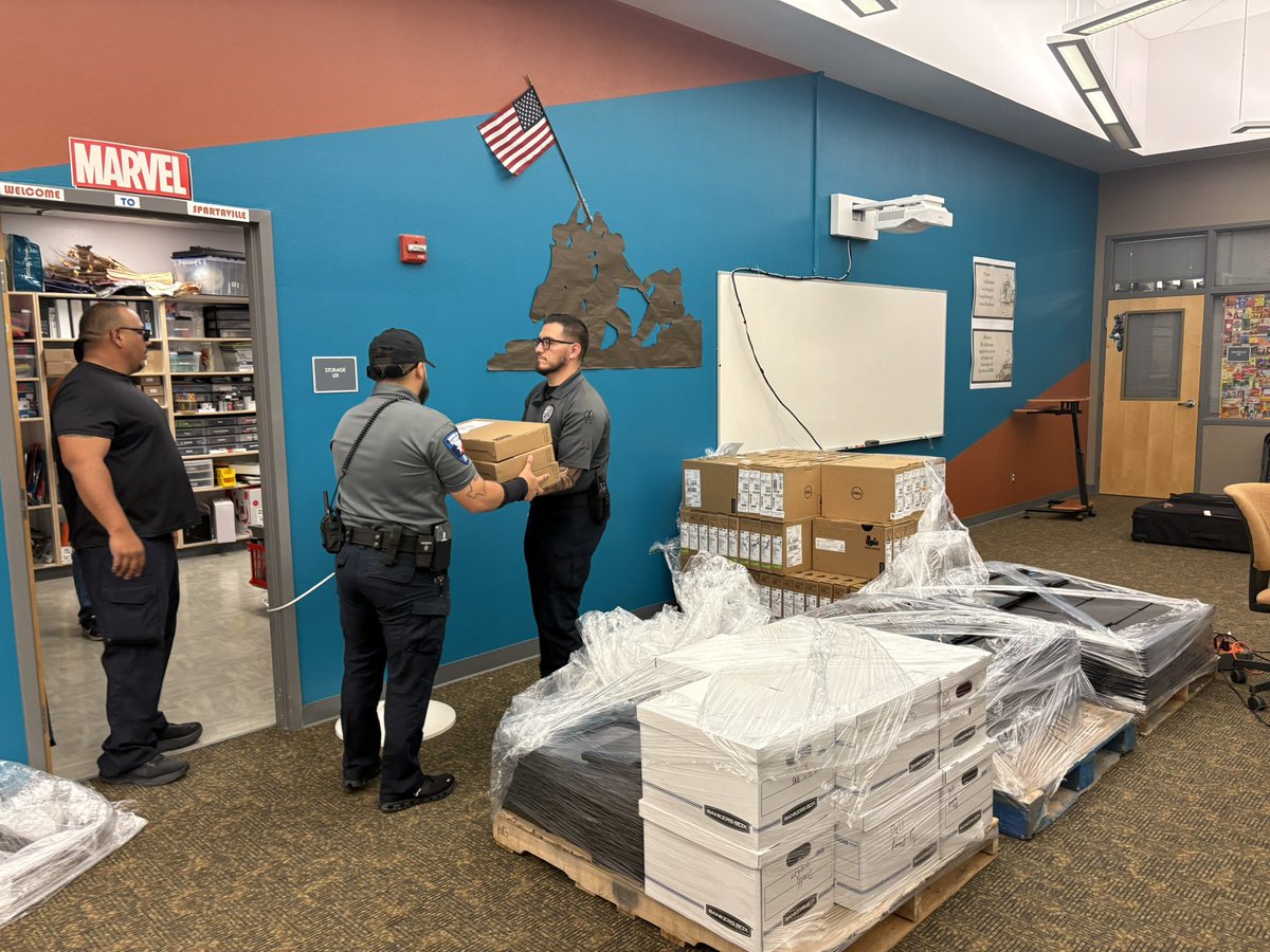 PHHSLibrary's tweet image. Our amazing security team does it all!!! Thank you for helping secure laptops at Sparta!! @PHills_HS