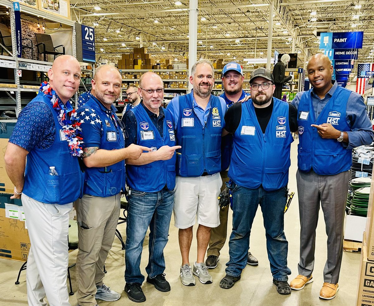 Great Visit today in Store 1123 with <a href="/DamonBennettR7/">DBennett</a> and @MYoungsonLowes. Had a great walk and good MST Recognition for Appreciation week! <a href="/JBBailey9/">JBBailey</a> <a href="/kennygrimsley/">Kenny Grimsley</a>