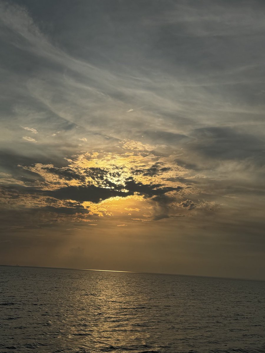 mmuhlfelder's tweet image. I love #capecodbay. It is home in more ways than I can express in words and the pictures I share. It is my #calmocean no matter how turbulent my life or the people in it. And those people cannot take this away from me because it is part of who I am.