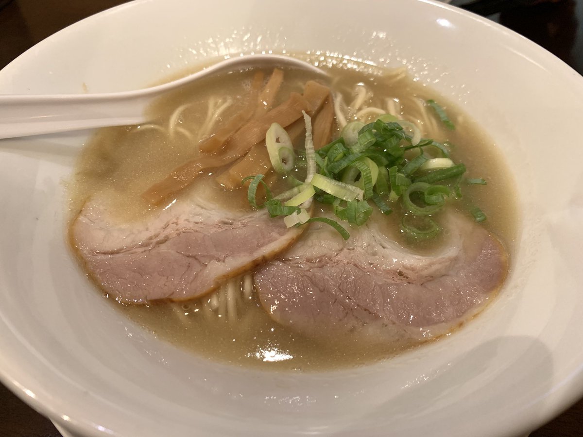 香川滞在中に食べた #ラーメン大好き蓮城さん

①麺や神龍
こく旨醤油どころかゴクゴク飲める旨さ。ネギトロ丼も香り豊かでそのまま食べれる。香川再訪時には絶対行きたい絶品ラーメン。

②鶏白湯最高の一日
○下一品より少し薄味で飲んだ後の〆にいい感じのお店。こっさりもある。