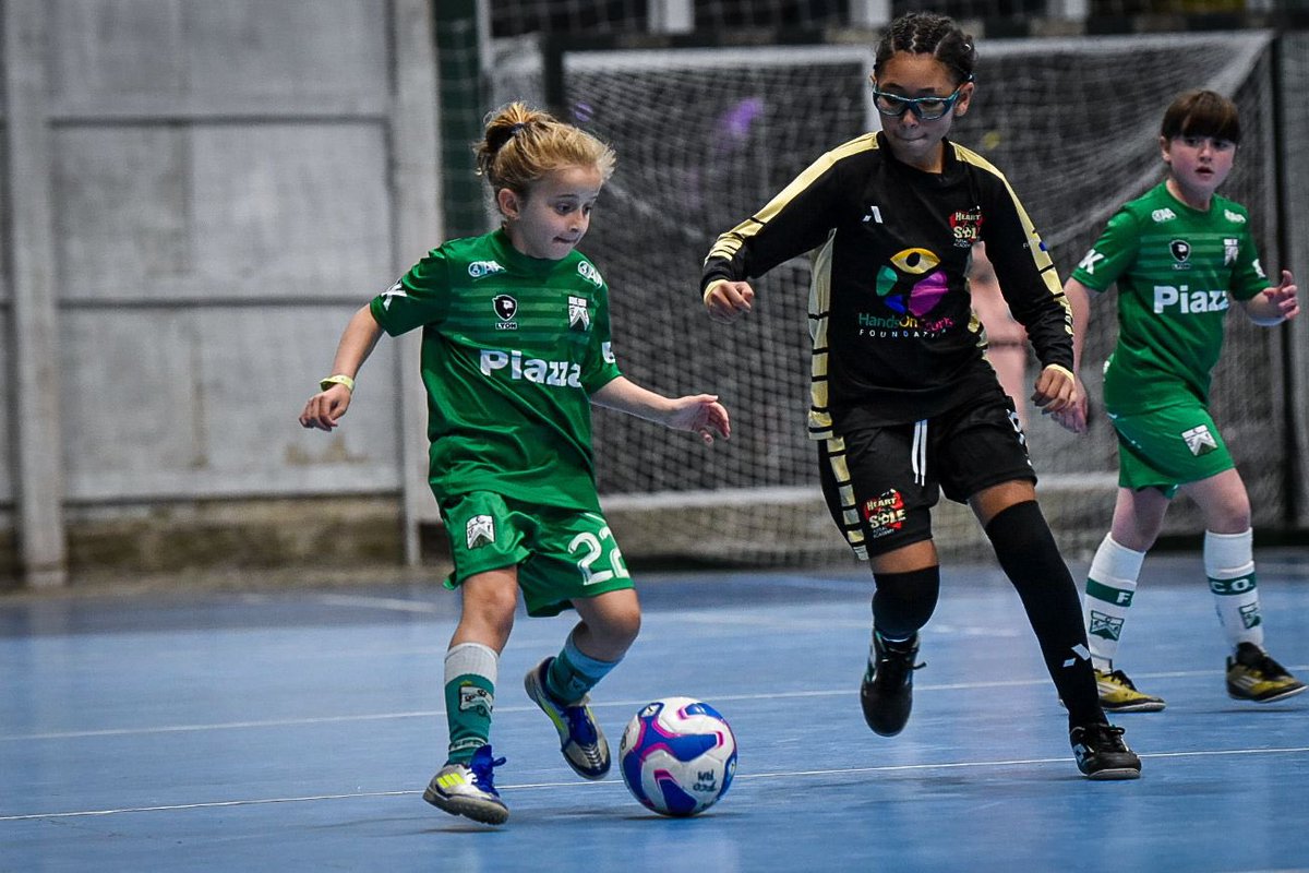 FerroOficial's tweet image. 🙌🏻💚 AMISTOSO INTERNACIONAL EN CABALLITO

🇺🇸🤝 Los equipos de inferiores de Futsal Ferro, tanto femenino como masculino, jugaron un amistoso contra Heart and Sole de Estados Unidos.

✅ Participaron las categorías 2012-2013 y 2015 del masculino, la 2013 del femenino y mixto 2017.…