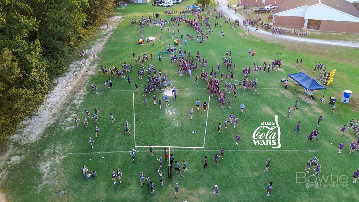 Johnny_Deal's tweet photo. Tonight was the final episode of #ColaWars at Camden High School. Over 1,000 students participated each of the 3 nights. It does my heart good to see all these young folks loving the Lord! ✝️ Thank you to all that particapted and especially all the volunteer leaders that make this event happen each year! #JDandHisDrone  #TeamJesus