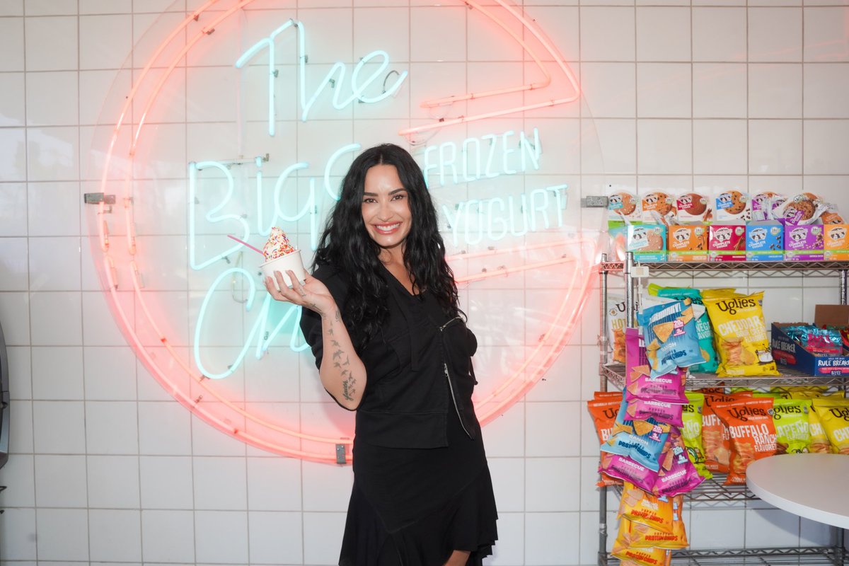 ddlovato's tweet image. 